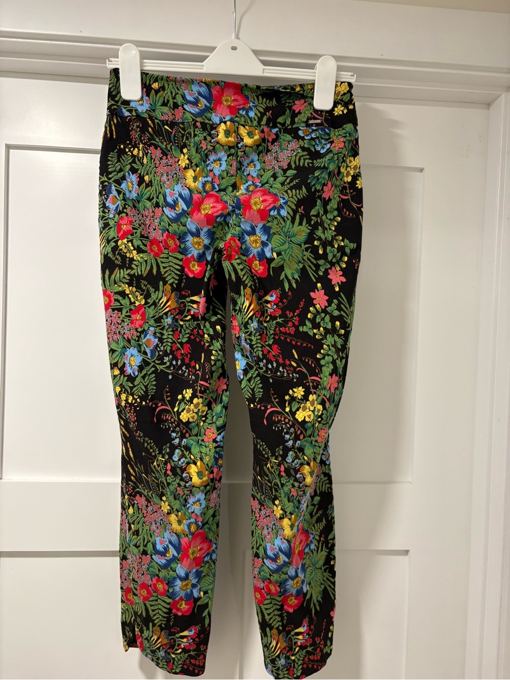 Up! Floral Print Cropped Pants - Black Multi - Picture 2 of 7